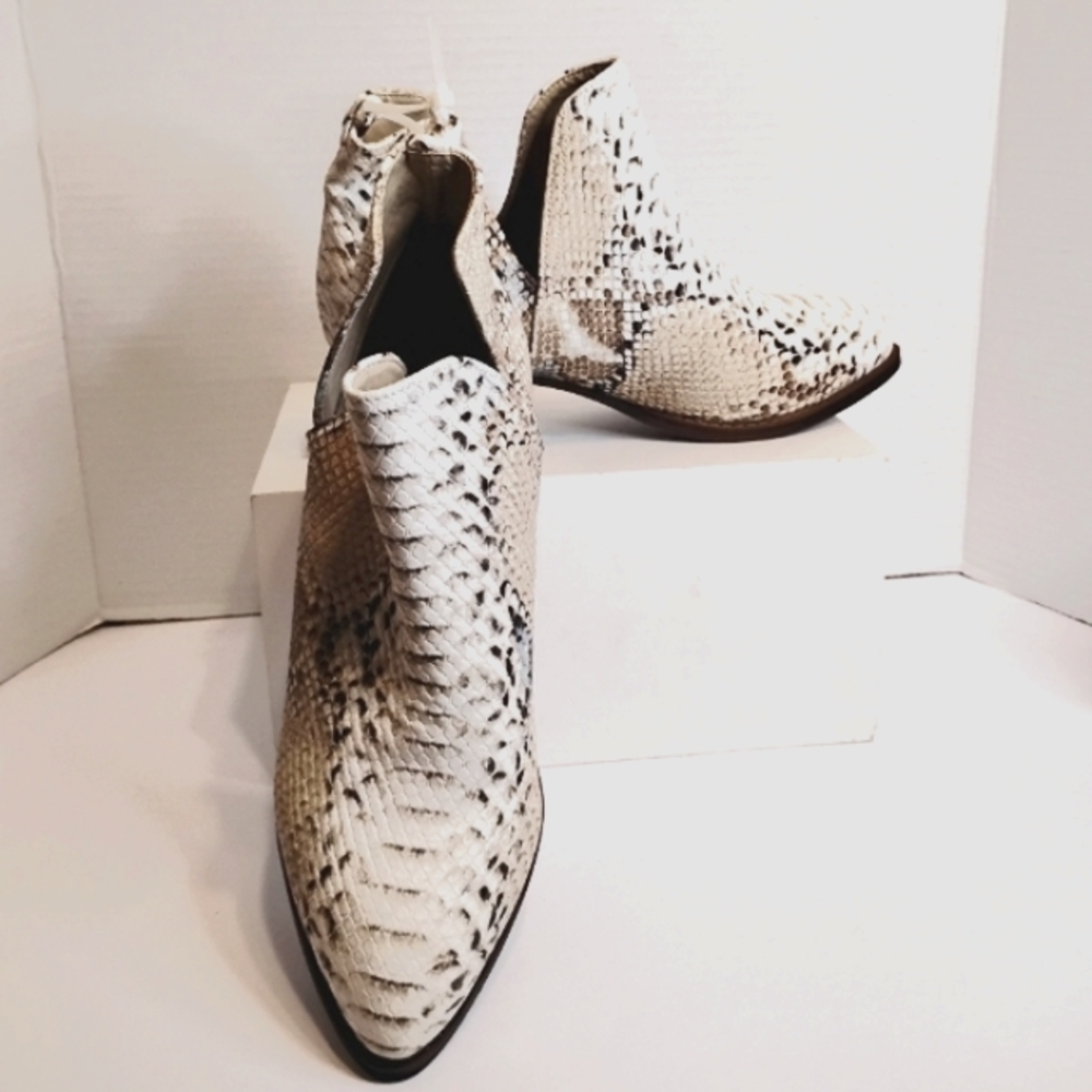Laundry Women's Snakeskin Print Ankle Booties Reptile Boots NWOT Sz 8